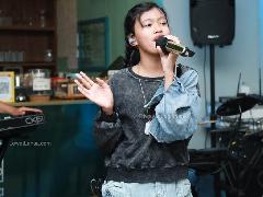 Atiya Purnomo Buka Malam Musik di Main-Main Cipete Vol. 27