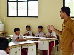 Tahun 2026, Insentif Guru Honorer Naik Menjadi Rp 400 Ribu Sebulan