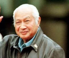 Fadli Zon Serahkan 49 Nama Calon Pahlawan Nasional kepada Prabowo, Ada Nama Soeharto