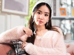 Rilis Single Wanna Just Be With You, Phoebe Paris Gandeng Melvin Tenggara di Video Klip