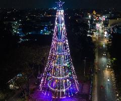 Pohon Terang Tertinggi di Asia Tenggara Ada di Pematangsiantar, Sudah Dinyalakan Sambut Natal 2025