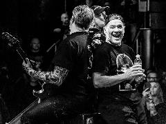 Jelang Manggung di JogjaROCKarta, Ugly Kid Joe Serbu Markas Shaggydog