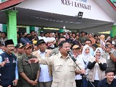 Tinjau Pengungsian di Langkat, Prabowo: Kami Tidak Akan Meninggalkanmu
