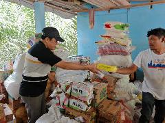 Bantu Warga Terisolir, Anggota DPD Penrad Siagian Kritik Lambatnya Pemerintah Pusat Tangani Bencana Tapteng