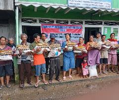 FPK NTT Salurkan Bantuan kepada Warga Korban Bencana di Parmonangan Tapanuli Utara