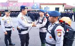100 Personel Brimob Polda Sulsel Diberangkatkan ke Sumatera dan Aceh