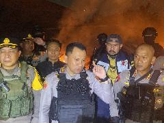 Di Medan, Puluhan Orang Diamankan dan Barak Narkoba Dibakar