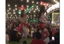 Viral Warga Binjai Tonton 2 Waria Berlenggak-lenggok di Atas Panggung