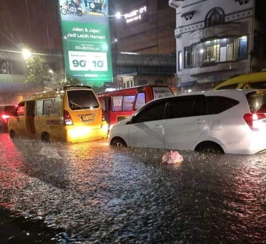 Medan Banjir Usai Sejam Diguyur Hujan Deras, Warganet Singgung Janji Kampanye Banjir Kota Medan