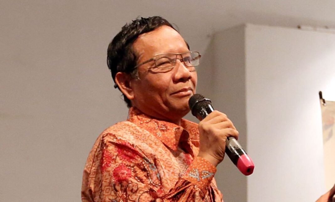 Dari Natuna, Mahfud Ingatkan Pulau Terluar Jangan Sampai Dicaplok Negara Lain Dari Natuna, Mahfud Ingatkan Pulau Terluar Jangan Sampai Dicaplok Negara Lain