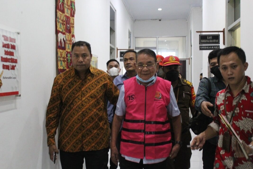 Mantan Bupati Kupang Ibrahim Agustinus Medah Ditahan, Ini Kasusnya Mantan Bupati Kupang Ibrahim Agustinus Medah Ditahan, Ini Kasusnya