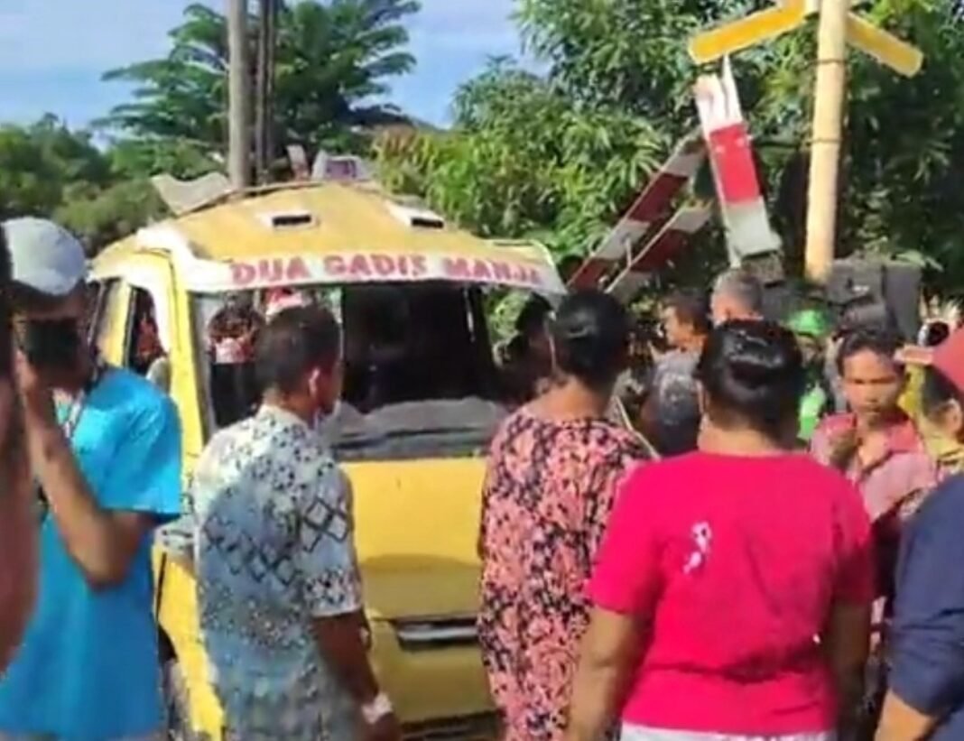 Angkot Maut Terobos Pintu Perlintasan Kereta di Medan, Begini Penjelasan Polisi Angkot Maut Terobos Pintu Perlintasan Kereta di Medan, Begini Penjelasan Polisi