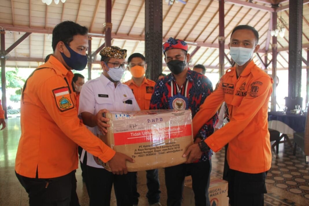 Pemkab Cirebon Peroleh Bantuan Ratusan Ribu Masker dan Handsanitizer dari BNPB Pemkab Cirebon Peroleh Bantuan Ratusan Ribu Masker dan Handsanitizer dari BNPB