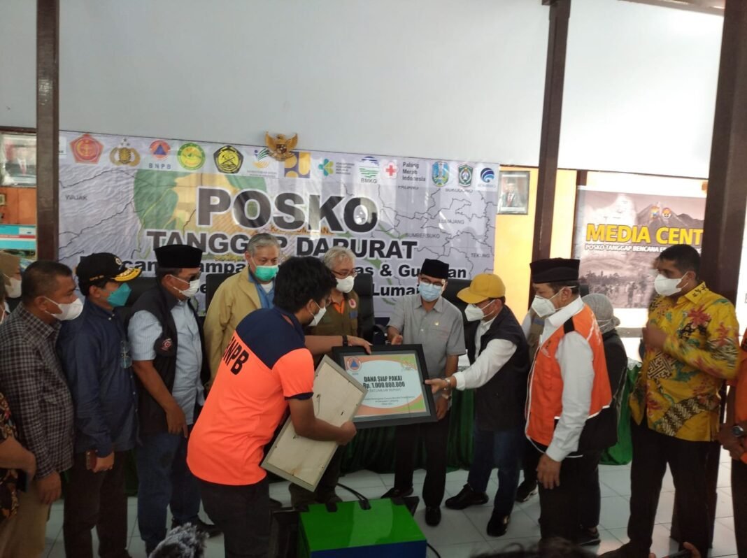 BAZNAS Bantu Korban Erupsi Semeru Rp 1 Miliar BAZNAS Bantu Korban Erupsi Semeru Rp 1 Miliar