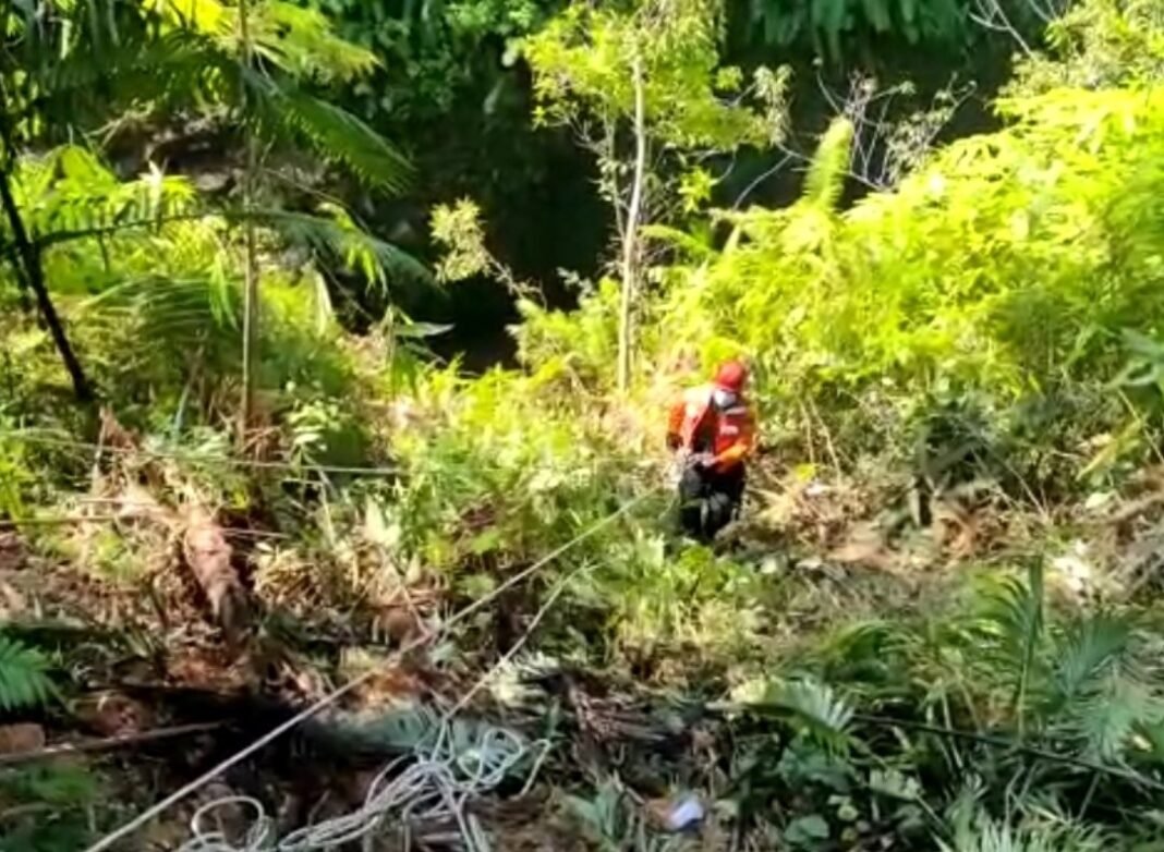 SAR Medan Cari 6 Korban Mobil Travel yang Terjun ke Sungai di Pakpak Bharat Sumut SAR Medan Cari 6 Korban Mobil Travel yang Terjun ke Sungai di Pakpak Bharat Sumut