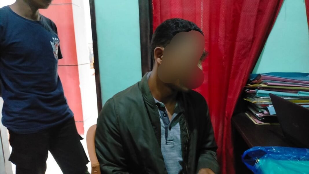 Oknum Kontraktor di Manggarai Timur Terekam CCTV Maling Handphone Oknum Kontraktor di Manggarai Timur Terekam CCTV Maling Handphone