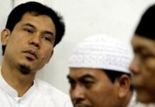 Sambil Menangis, Munarman: Semoga Semua yang Memfitnah Saya Mendapat Azab