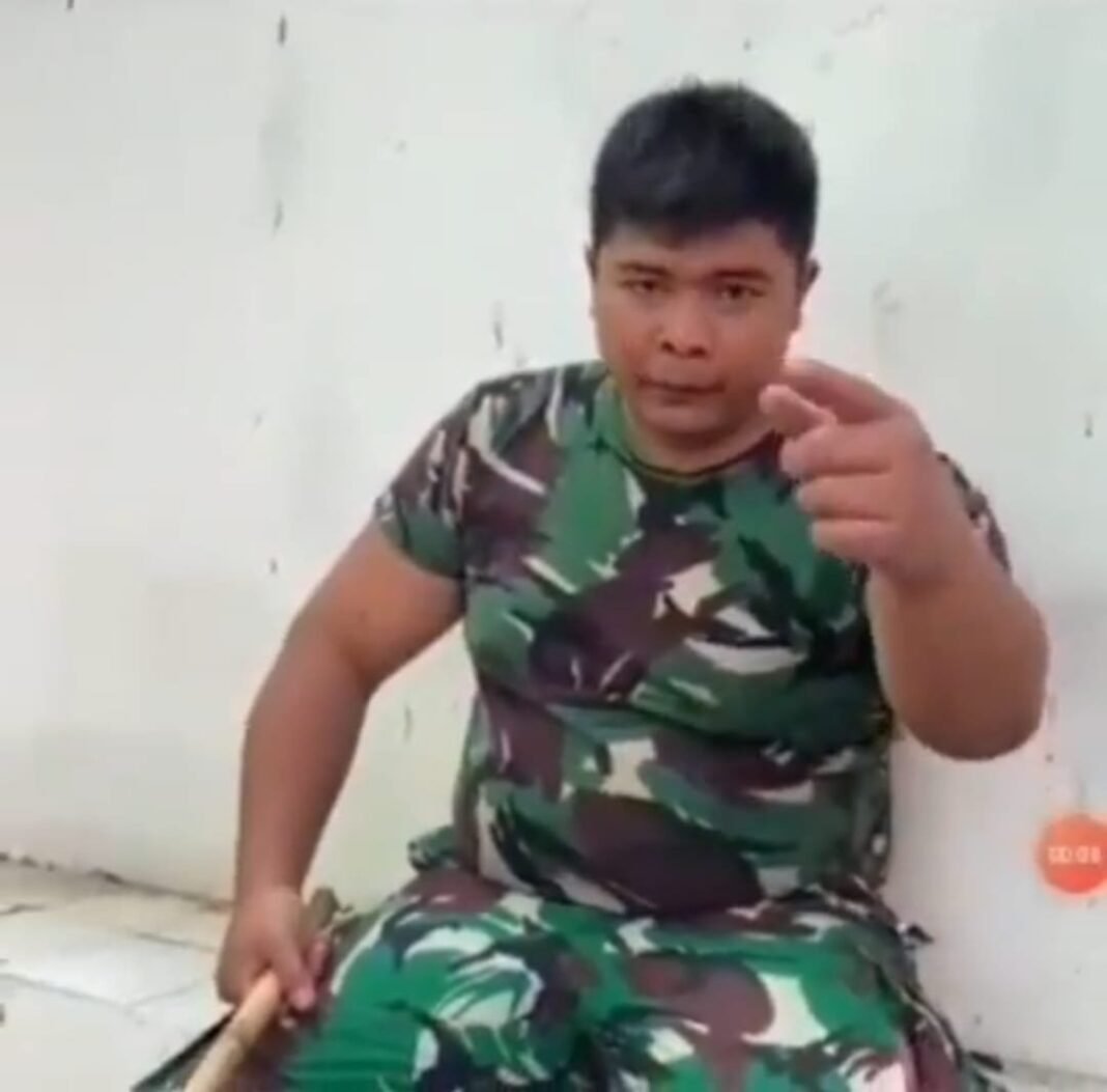 Anggota TNI Murka Tantang Bahar Smith: Jangan Kau Beraninya Gebukin Tukang Ojek! Anggota TNI Murka Tantang Bahar Smith: Jangan Kau Beraninya Gebukin Tukang Ojek!