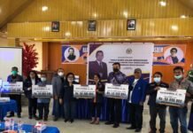 Martin Manurung Serahkan Bantuan Rp 800 Juta ke Masyarakat Taput