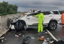 Toyota Fortuner Mengalami Kecelakaan Tunggal di Tol Solo-Ngawi, Satu Tewas