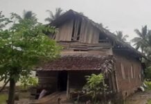 Satu Rumah Warga di Mamuju Nyaris Roboh Akibat Angin Kencang
