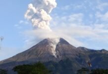 Gunung Merapi Kembali Muntahkan Awan Panas