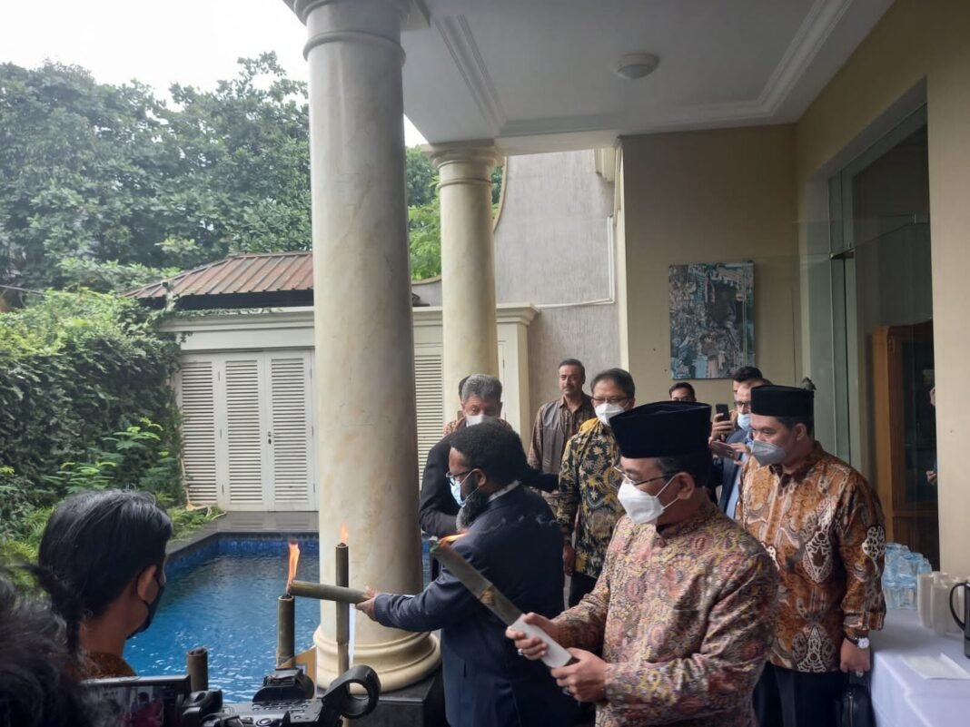 Ini Makna Obor Perdamaian yang Dinyalakan Dubes Palestina, GAMKI, dan PBNU Ini Makna Obor Perdamaian yang Dinyalakan Dubes Palestina, GAMKI, dan PBNU