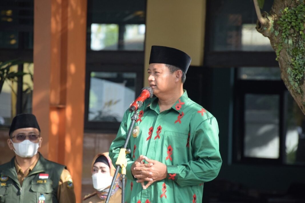 Hari Pertama PTM, Wagub Jabar Jadi Pembina Upacara di SMA Negeri 1 Cilimus Hari Pertama PTM, Wagub Jabar Jadi Pembina Upacara di SMA Negeri 1 Cilimus