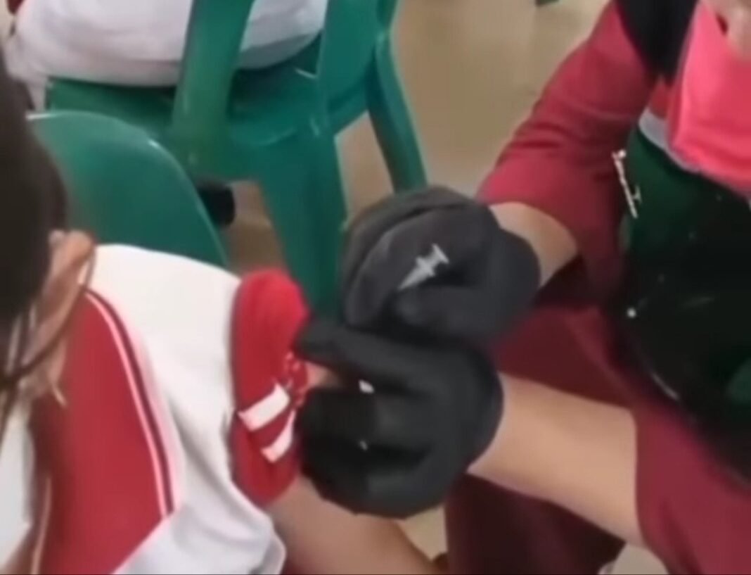 Dokter G Ungkap Kronologi Jadi Penyuntik Vaksin di SD Wahidin Medan Dokter G Ungkap Kronologi Jadi Penyuntik Vaksin di SD Wahidin Medan