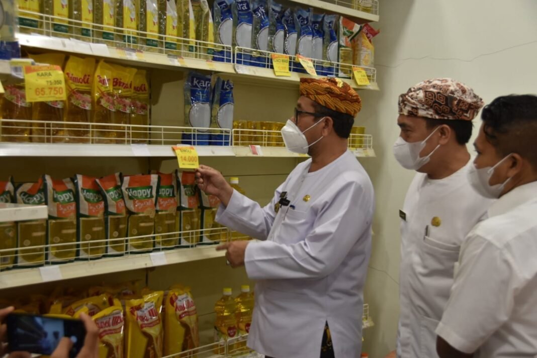 Cek Harga Minyak Goreng Bupati Cirebon Sambangi Pasar Modern Cek Harga Minyak Goreng Bupati Cirebon Sambangi Pasar Modern