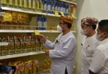 Cek Harga Minyak Goreng Bupati Cirebon Sambangi Pasar Modern