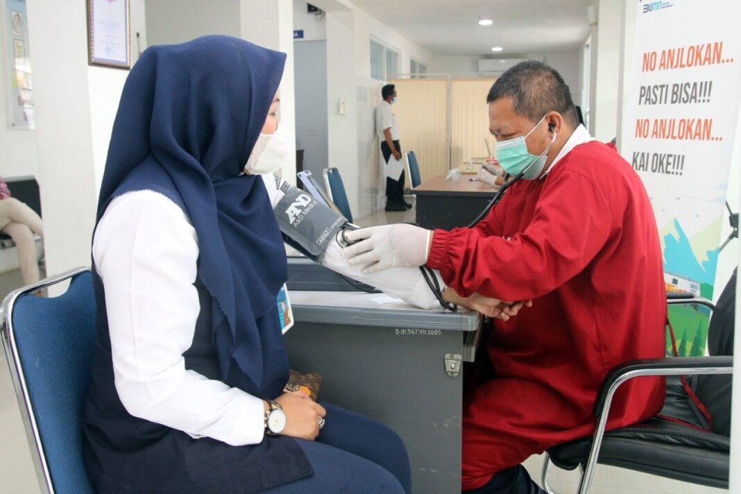 1.204 Pegawai PT KAI Daop 3 Cirebon Terima Vaksin Booster 1.204 Pegawai PT KAI Daop 3 Cirebon Terima Vaksin Booster