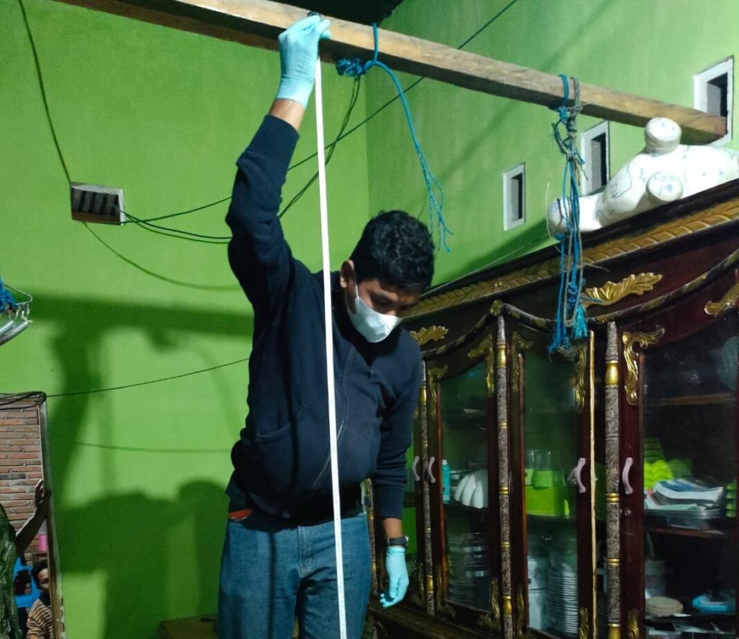 Seorang IRT di Polman Ditemukan Tewas Tergantung di Rumahnya Seorang IRT di Polman Ditemukan Tewas Tergantung di Rumahnya