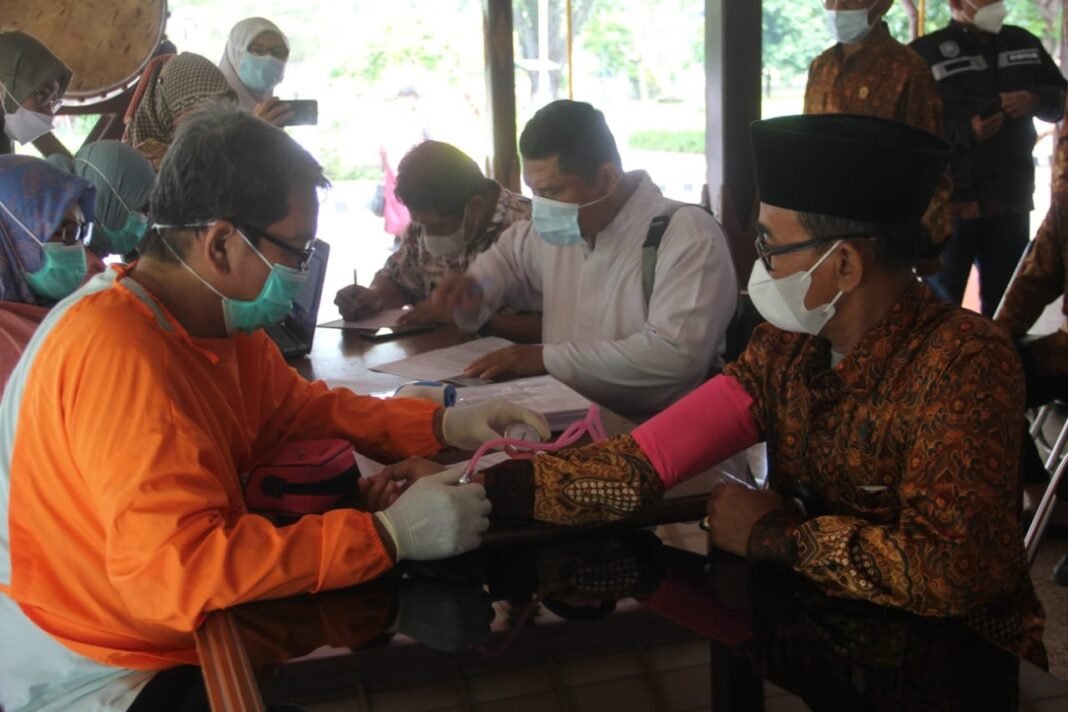 Pemkab Cirebon Gelar Gebyar Vaksinasi Booster untuk Lansia Pemkab Cirebon Gelar Gebyar Vaksinasi Booster untuk Lansia