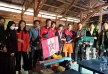 Mahasiswa Salurkan Bantuan Korban Kebakaran di Kalabe Mamasa