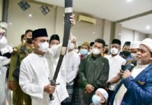 Edy Rahmayadi Cium Artefak Nabi Muhammad SAW