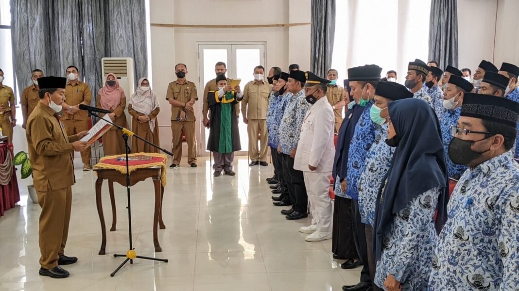 Sekda Abdya Lantik Puluhan ASN dan Satu Camat, Ini Daftarnya Sekda Abdya Lantik Puluhan ASN dan Satu Camat, Ini Daftarnya