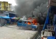 Sebuah Mobil Terbakar di Pasar Wonomulyo Polman