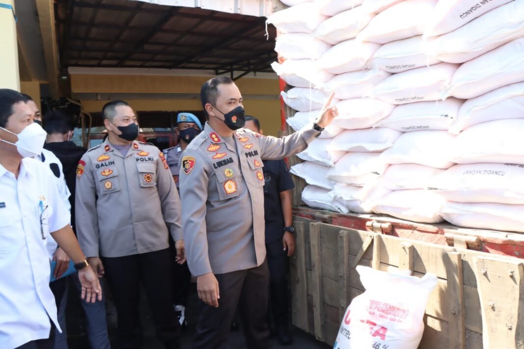 Polres Indramayu Tangkap 10 Pelaku Pengedar Pupuk Bersubsidi Ilegal Polres Indramayu Tangkap 10 Pelaku Pengedar Pupuk Bersubsidi Ilegal