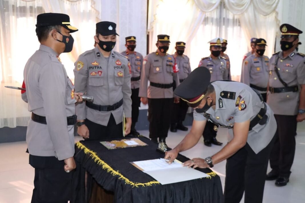 Kapolres Abdya Pimpin Sertijab AKP Basridar Sebagai Kabag Ops Kapolres Abdya Pimpin Sertijab AKP Basridar Sebagai Kabag Ops