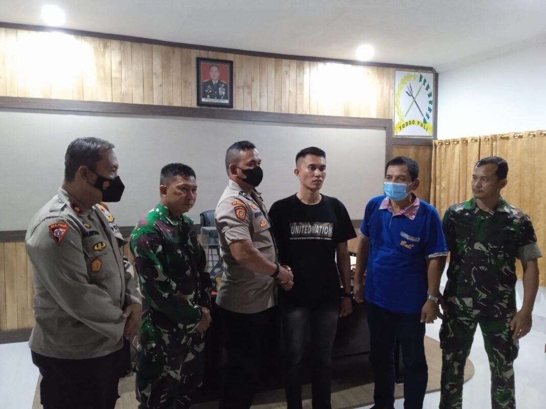 Kapendam Hasanuddin Ungkap Motif Oknum TNI Serang Pos Polisi di Sinjai Sulsel Kapendam Hasanuddin Ungkap Motif Oknum TNI Serang Pos Polisi di Sinjai Sulsel