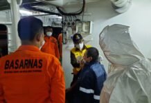 Basarnas Sulsel Evakuasi Awak Kapal Berbendera Cina di Perairan Tanakeke Takalar