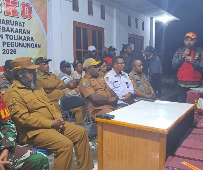 kemensos serahkan bantuan kebakaran di tolihara