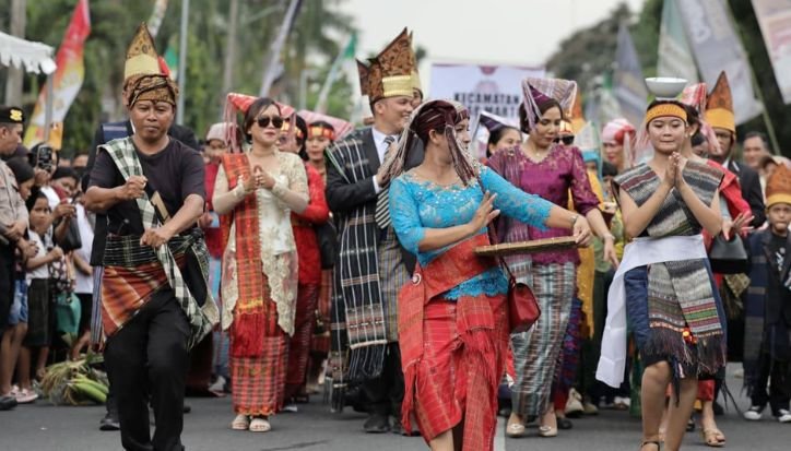 Perayaan HUT ke-155 Pematangsiantar diwarnai penampilan budaya lokal. 