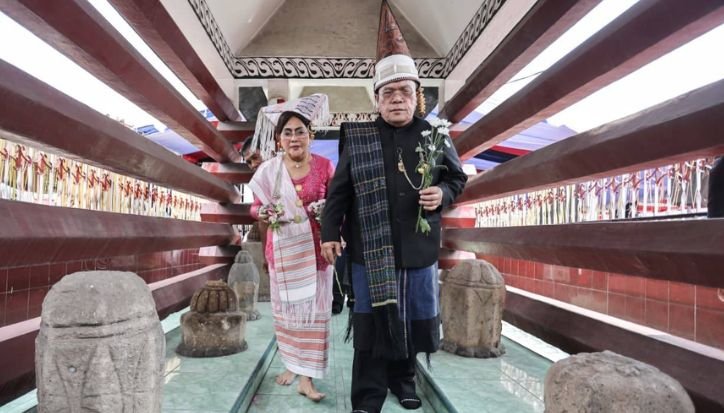 Wesly Silalahi dan Ny. Liswati Wesly Silalahi di jorat Raja Siantar.  