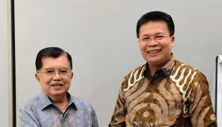 Ephorus HKBP Pdt Dr Victor Tinambunan dan Jusuf Kalla.