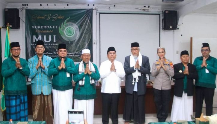 Ketua MUI dengan Wali Kota Wesly Silalahi bersama unsur Forkopimda.