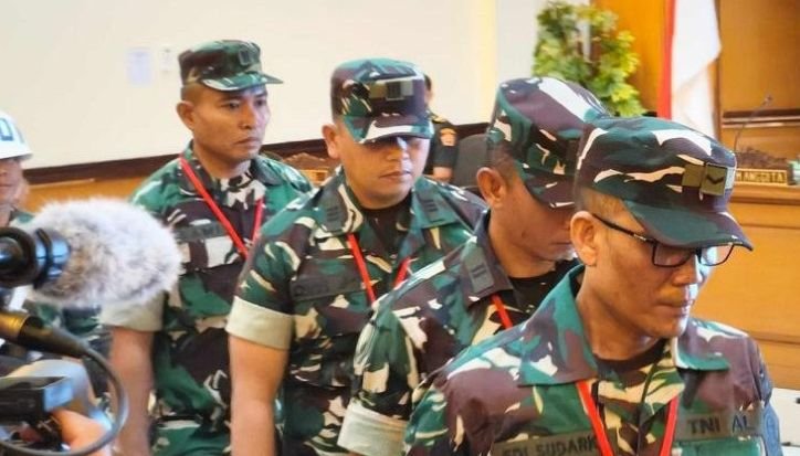 Empat terdakwa, oknum TNI yang melakukan penyiraman aktivis Andrie Yunus.