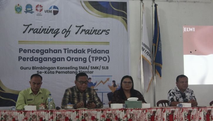 Guru Bimbingan Konseling (BK) SMA/SMK/SLB se-Pematangsiantar mengikuti pelatihan Training of Trainers (ToT)