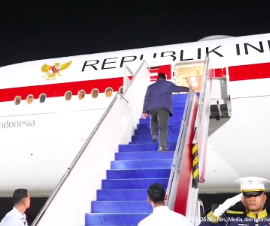 prabowo naik pesawat